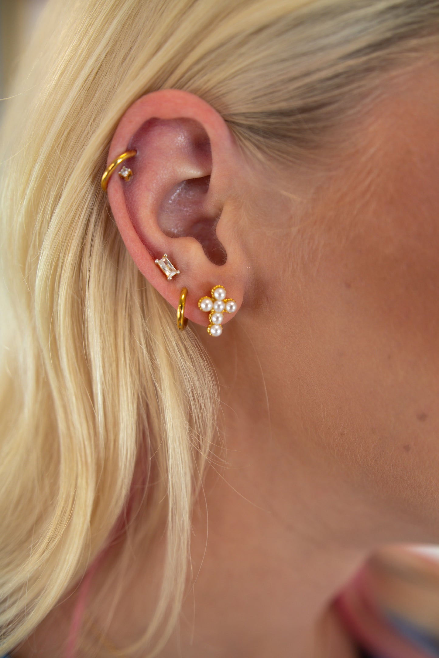 Telo 18K Non-Tarnish Pearl Cross Stud