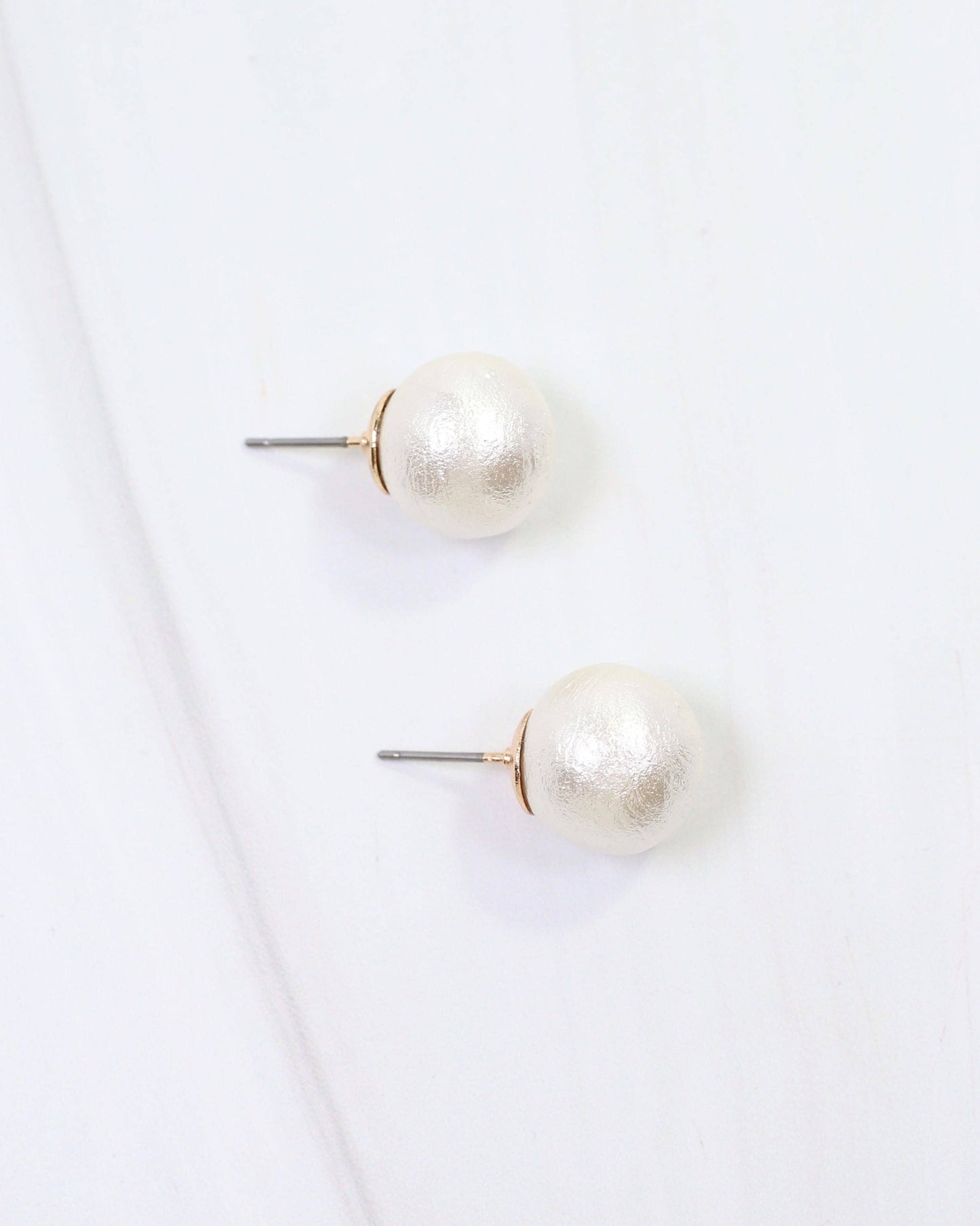 Alina Textured Pearl Stud Earring Cream: Default