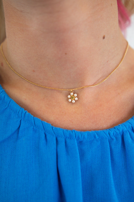 Dainty Pearl Flower Necklace