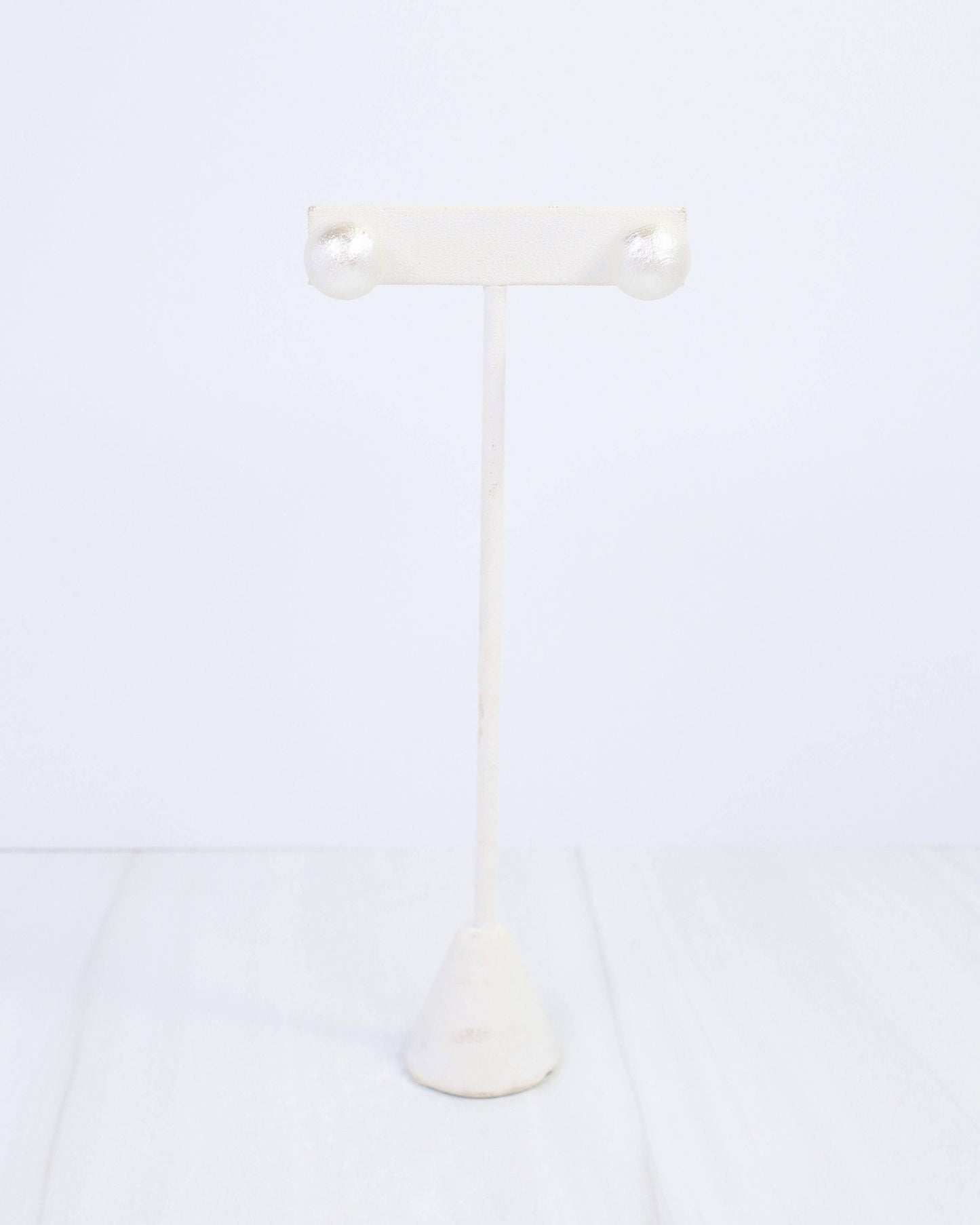 Alina Textured Pearl Stud Earring Cream: Default