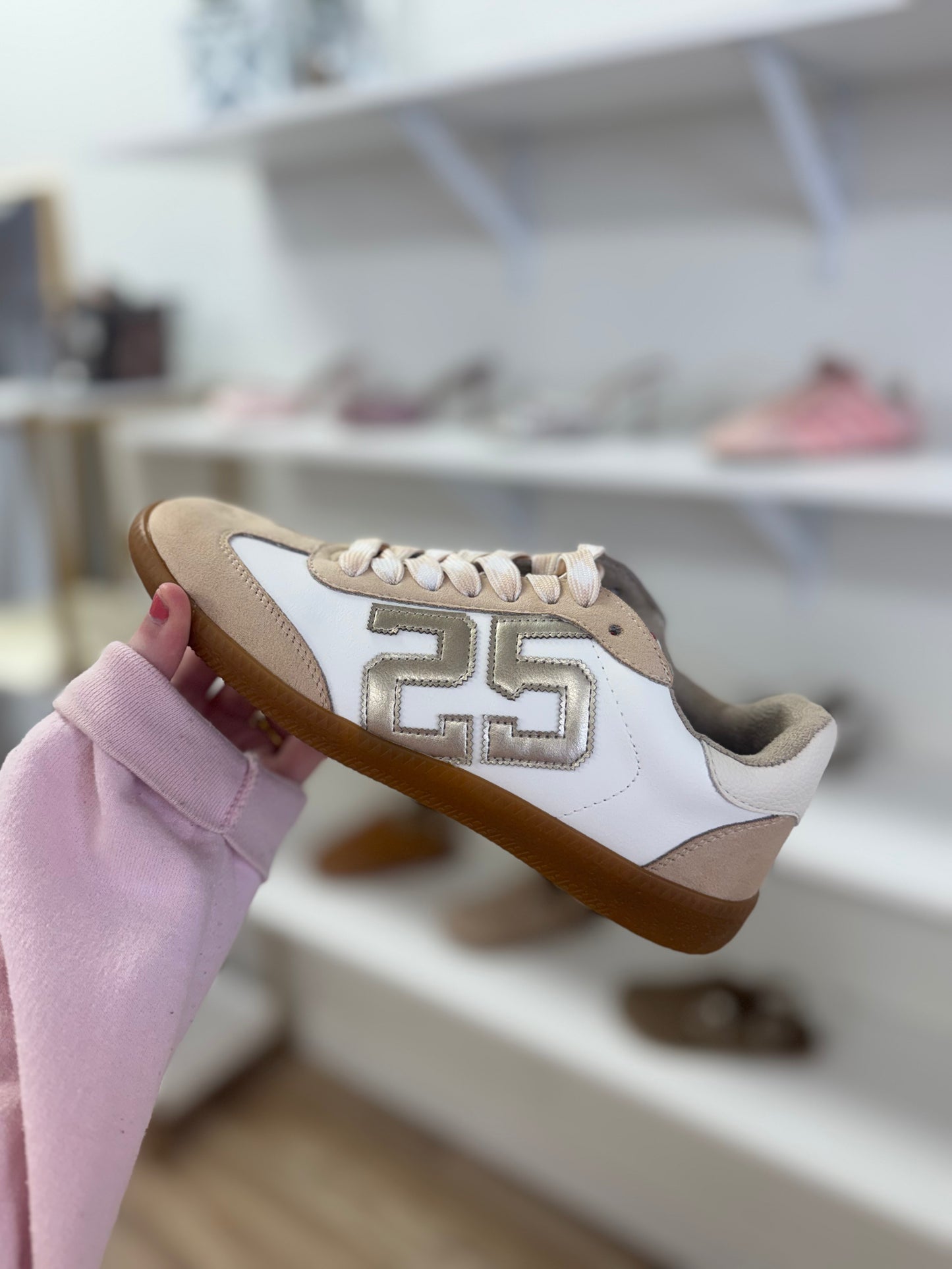 Retro 25 ShuShop Sneakers