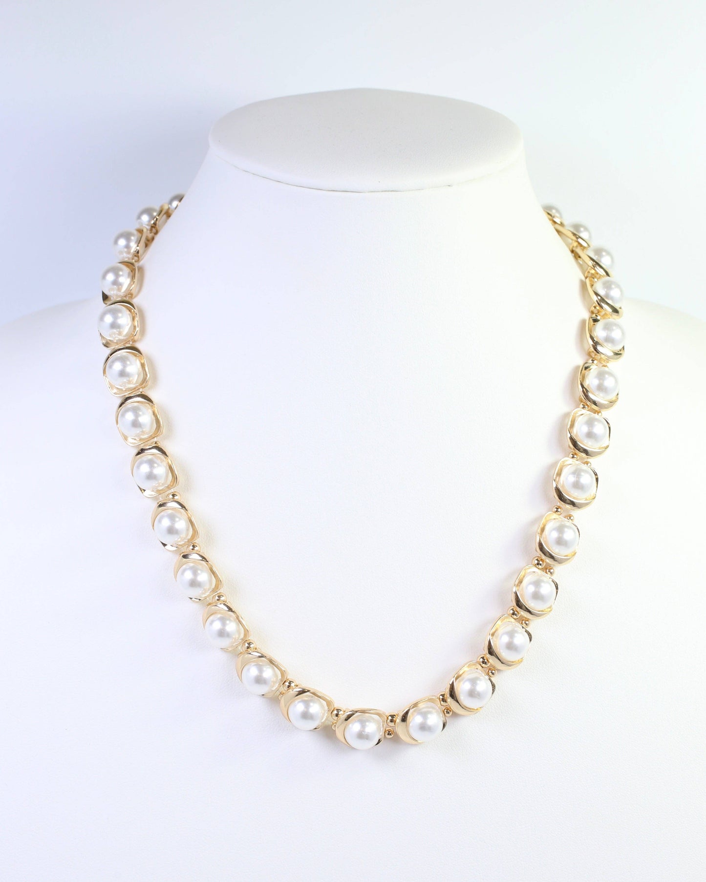 Hudson Pearl Cast Link Necklace Gold: Default